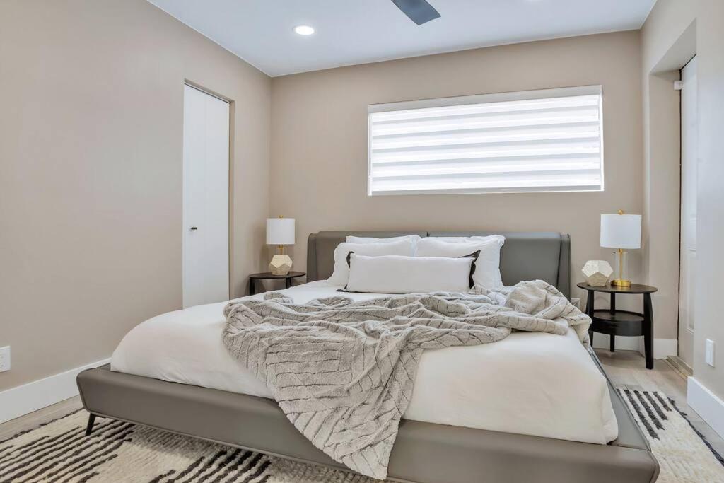 Stunning 2 Story Villa With Pool Fort Lauderdale Esterno foto