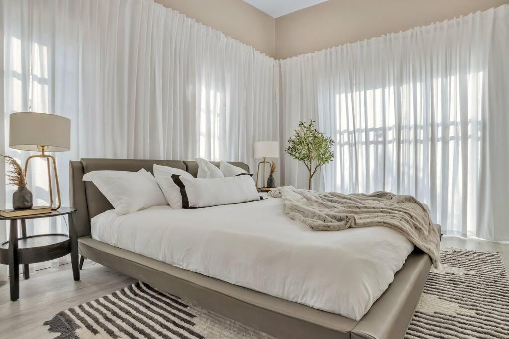 Stunning 2 Story Villa With Pool Fort Lauderdale Esterno foto