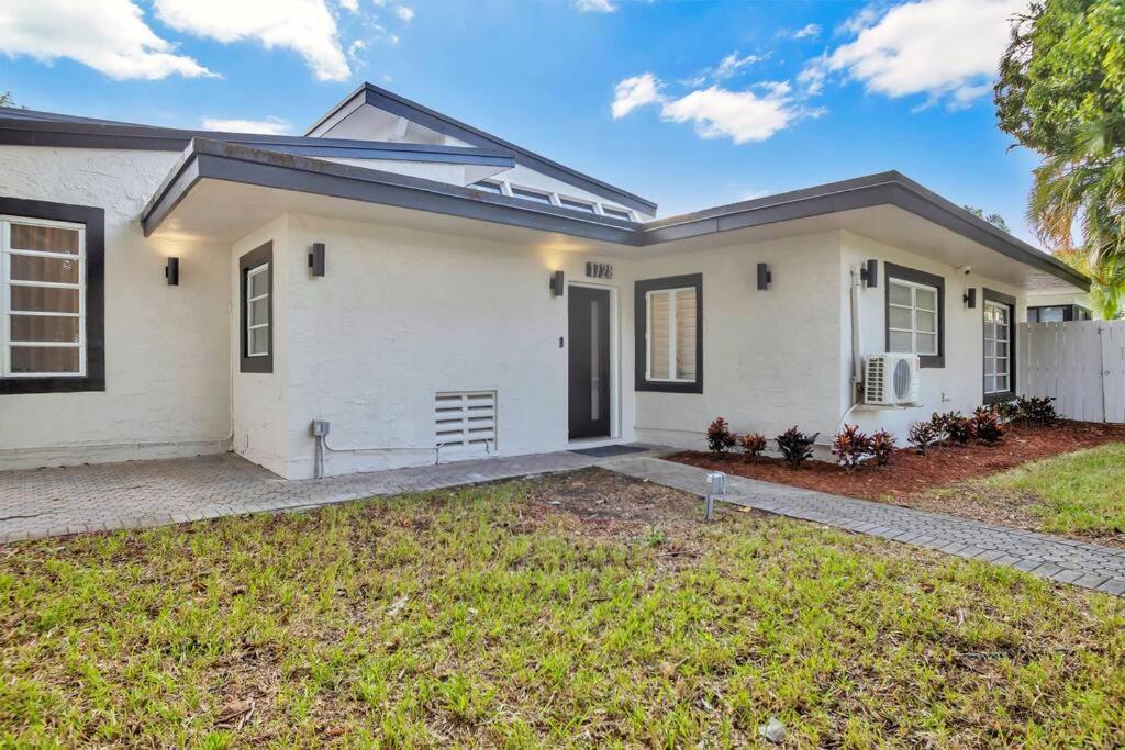 Stunning 2 Story Villa With Pool Fort Lauderdale Esterno foto