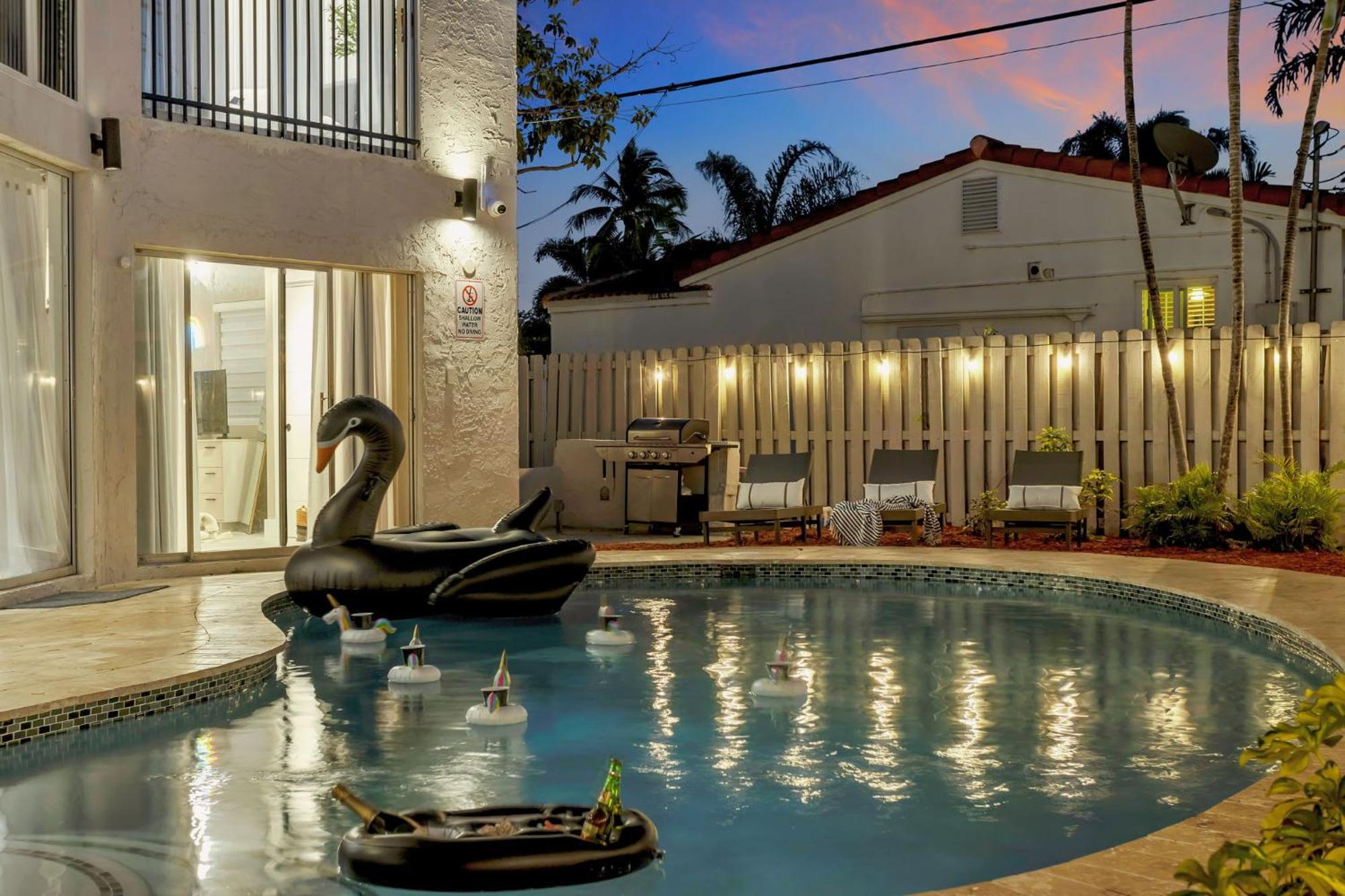 Stunning 2 Story Villa With Pool Fort Lauderdale Esterno foto